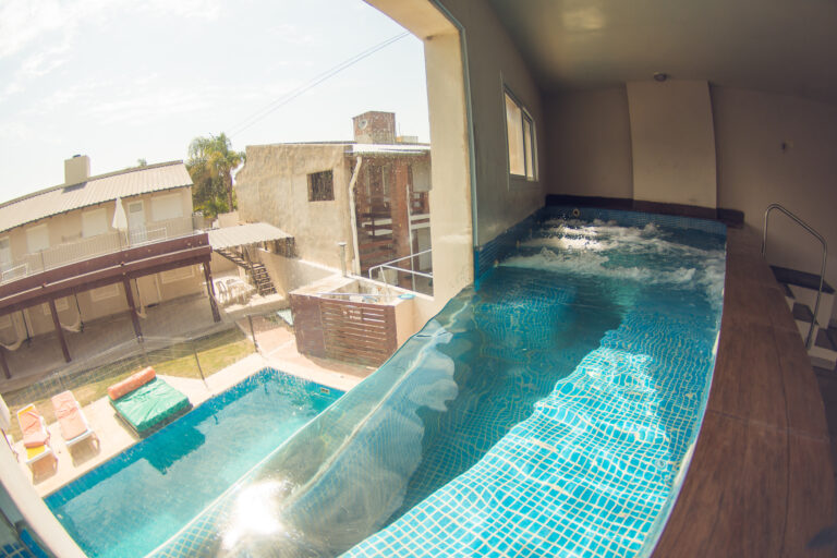 Piscina y jacuzzi cubierto